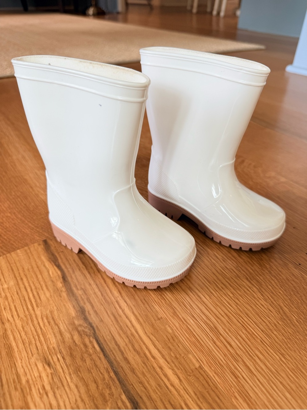 TAMARACK | Kids White Shrimp Boots